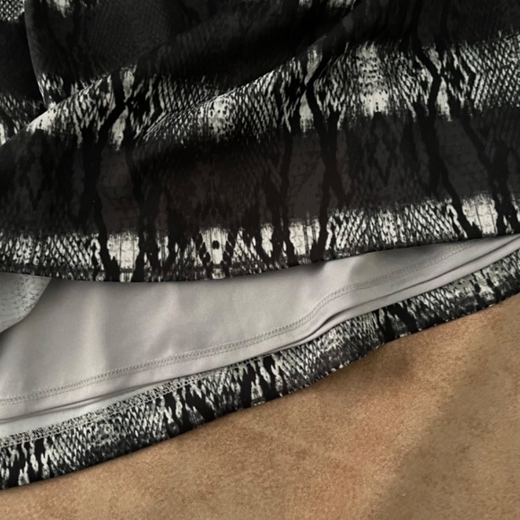 Vince Camuto Abstract Print Dress with Pockets Size 6 - Picture 6 of 14